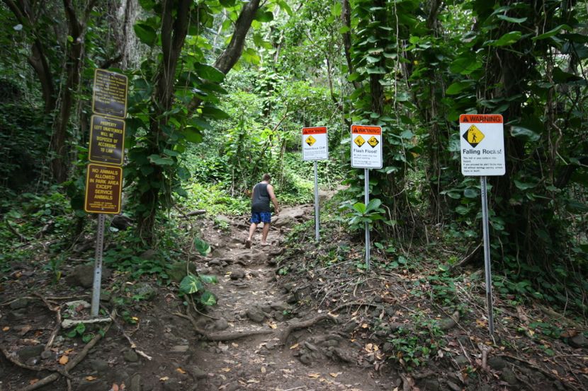 Robert begins the Na Pali trail